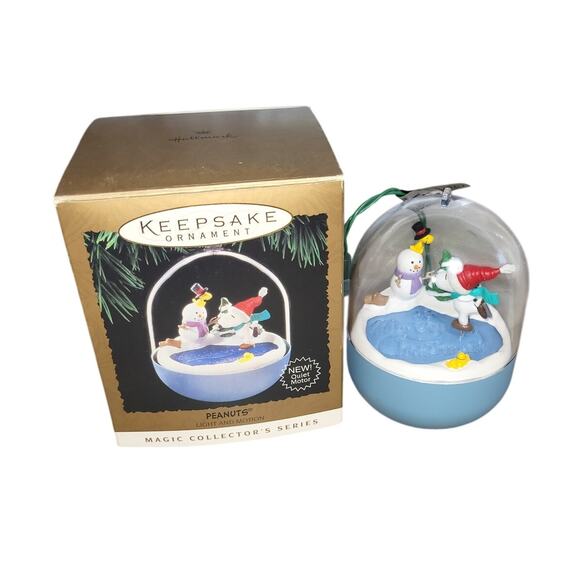 1995 Hallmark Magic Animated Light Sound Motion Peanuts Snoopy Christmas Ornamen - Picture 1 of 9